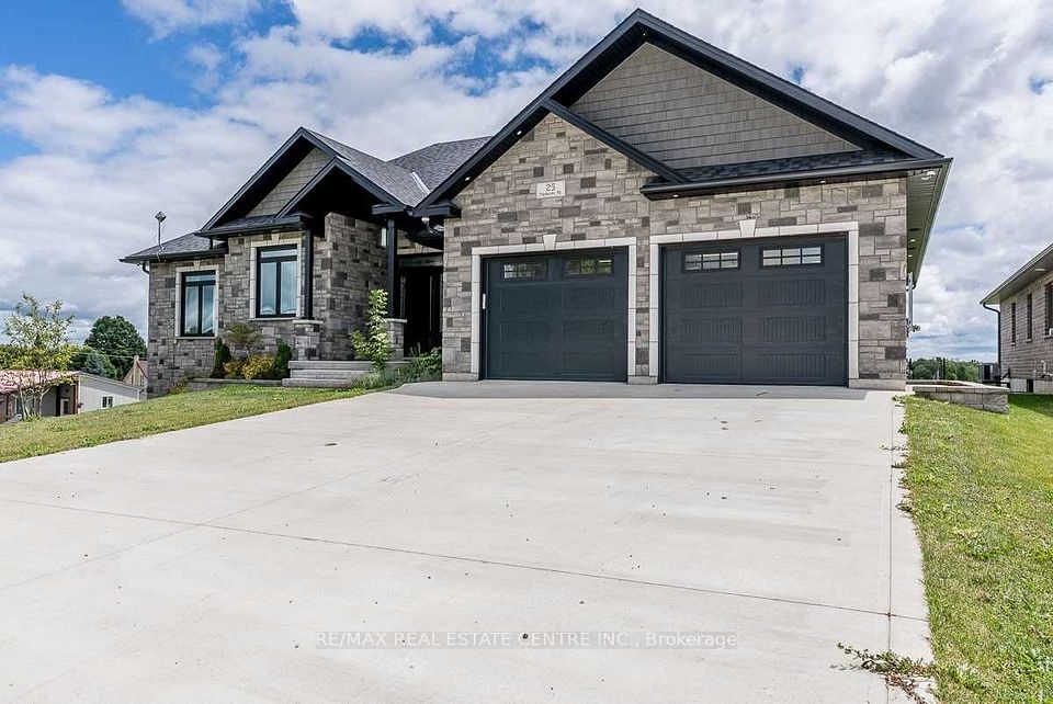 25 Nelson Street, Minto, ON N0G 1M0