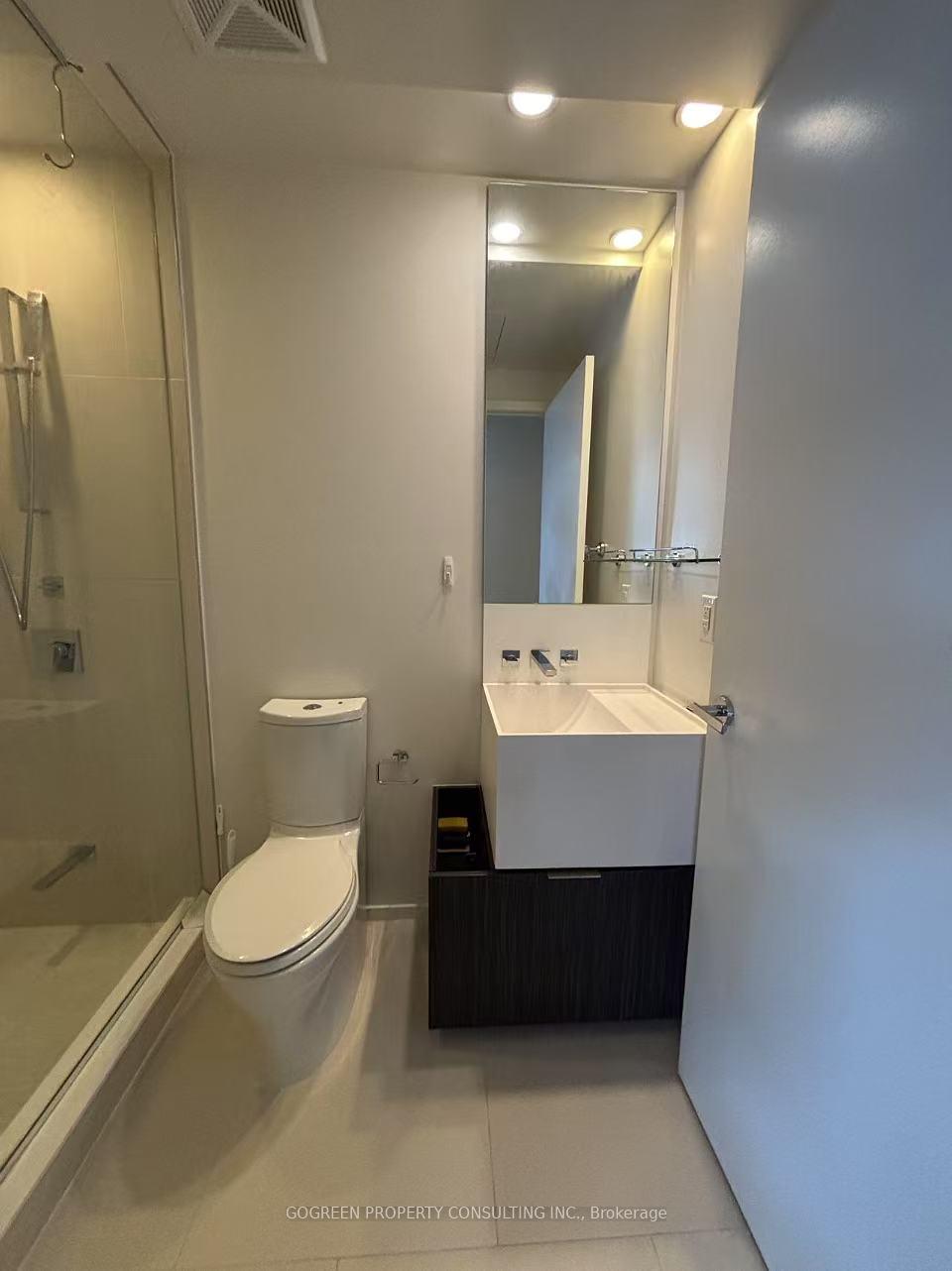 2 Bedrooms Condo at 1 Bloor,  Toronto For sale