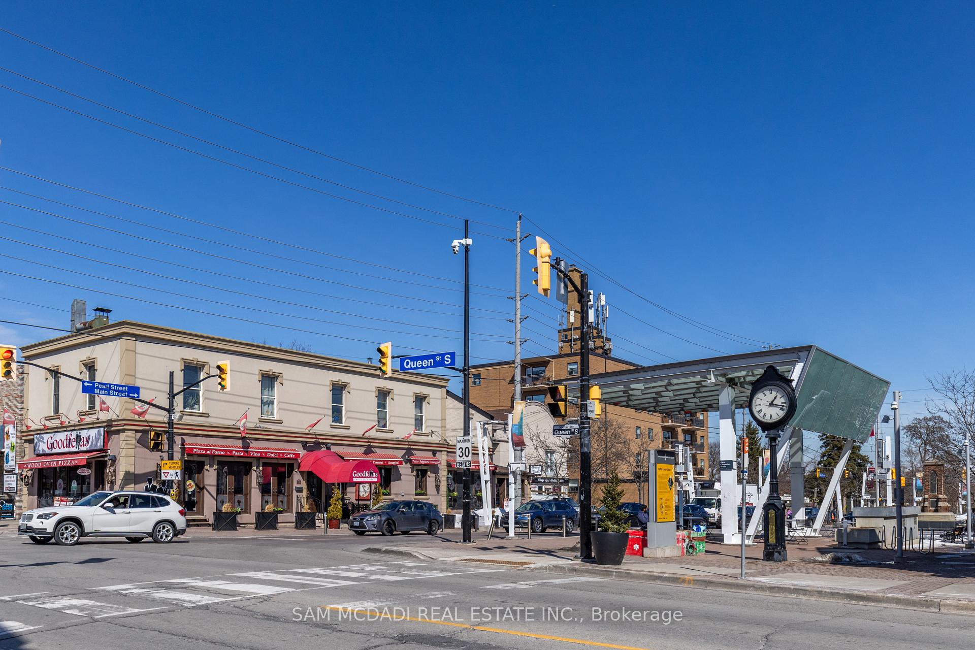 3 Bedrooms Condo at 10 Lunar, Mississauga For sale