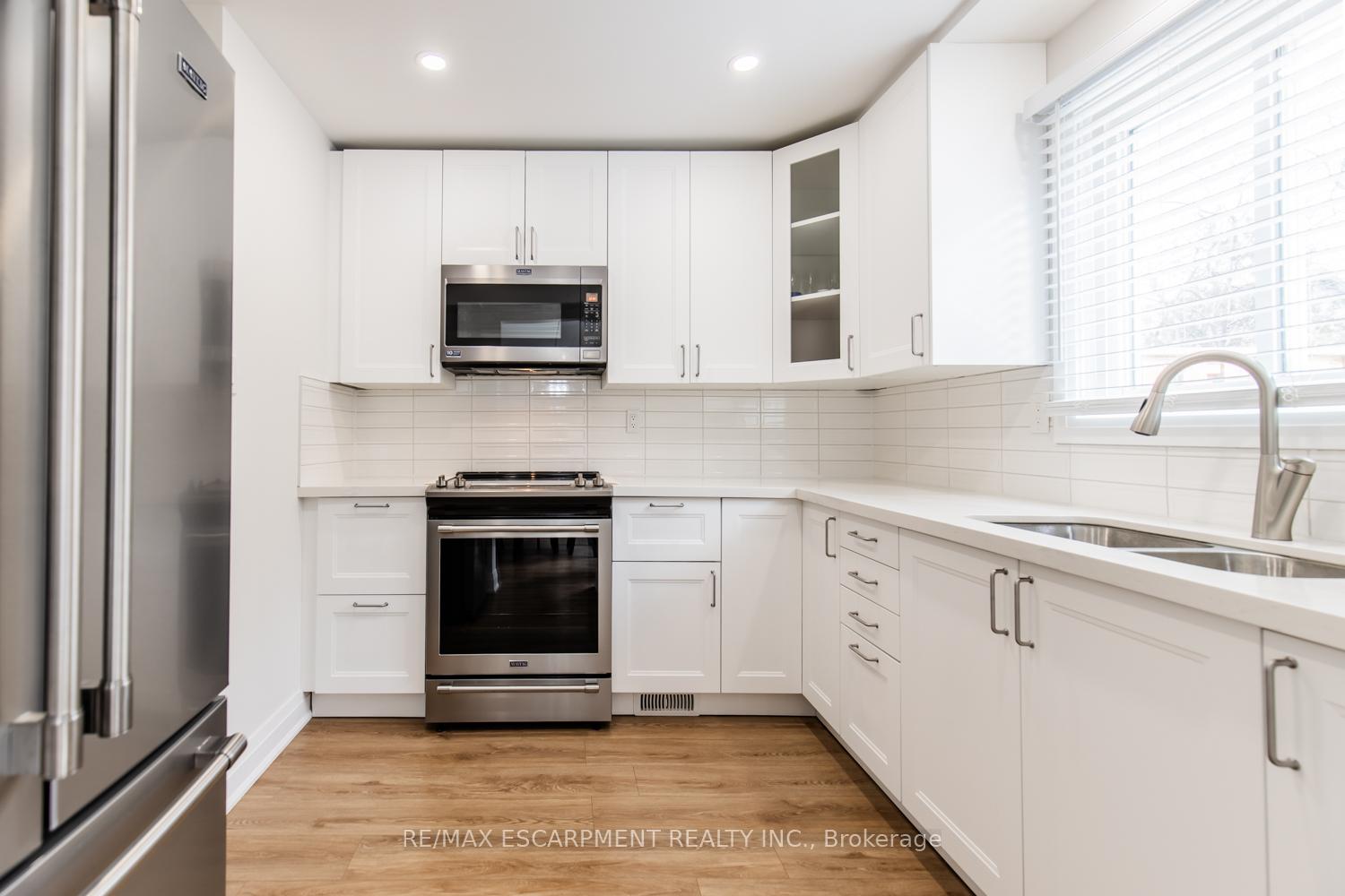 3 Bedrooms Condo at 150 Gateshead, Hamilton For sale