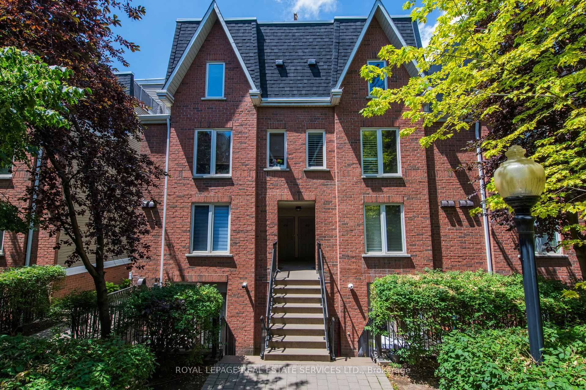 2 Bedrooms Condo at 29 canniff, Toronto For sale