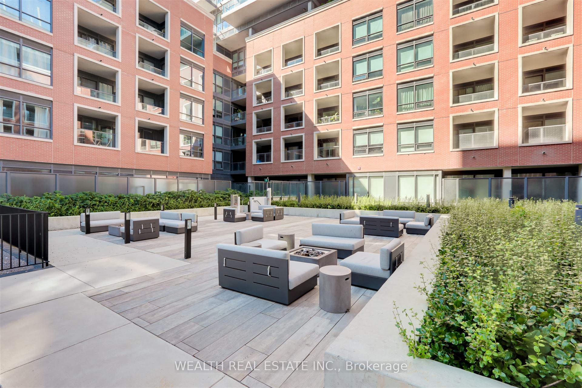 2 Bedrooms Condo at 33 Frederick Todd,  Toronto For sale