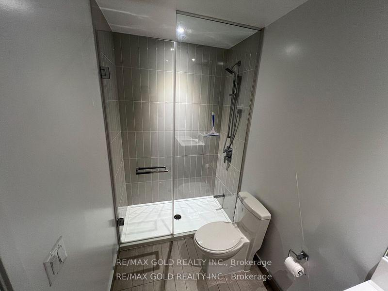 3 Bedrooms Condo at 3900 Confederation, Mississauga For sale