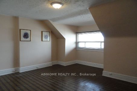 598 Bathurst Street