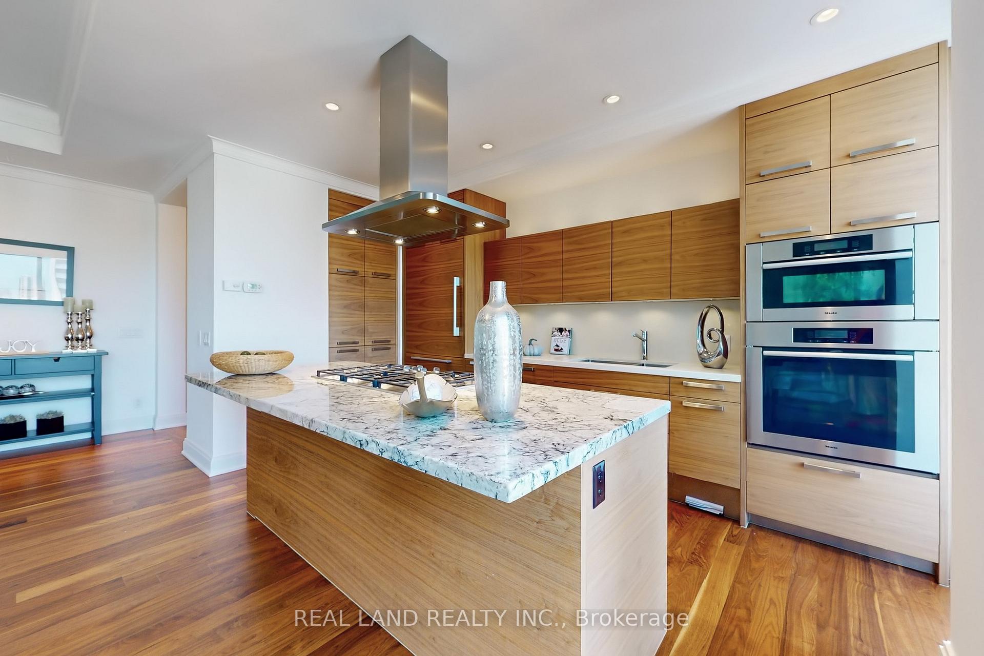2 Bedrooms Condo at 206 Bloor, Toronto For sale
