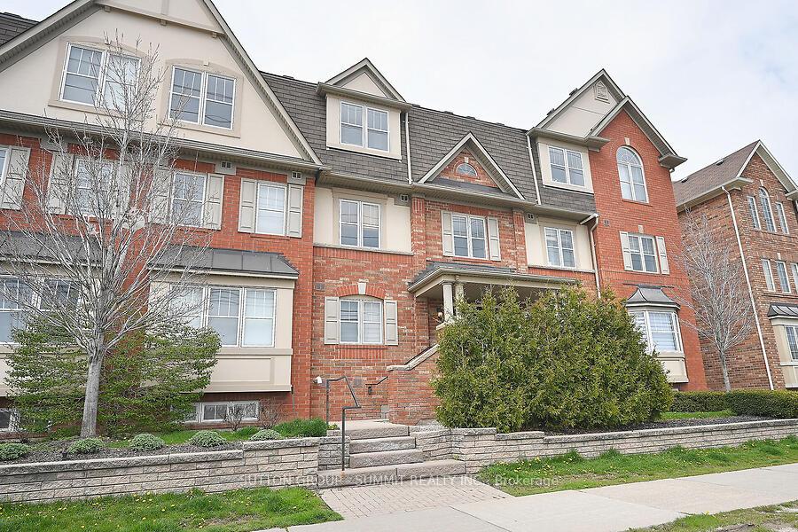 3 Bedrooms Condo at 633 DUNDAS,  Mississauga For sale