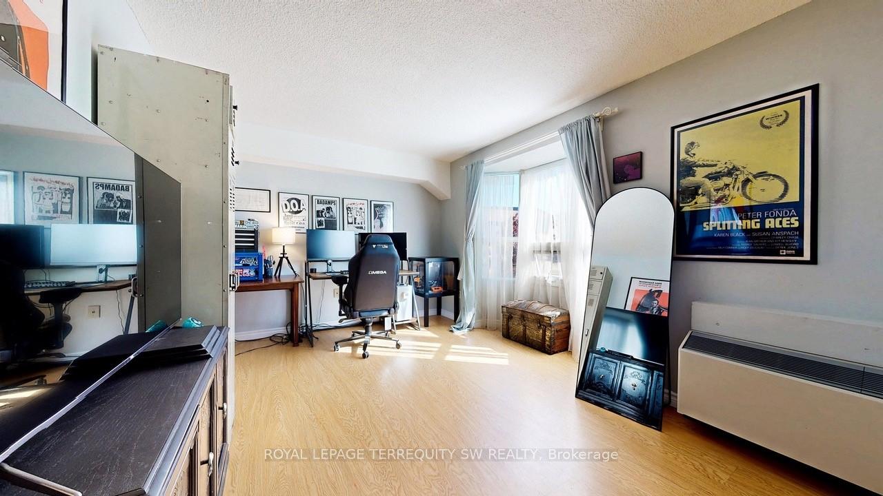 2 Bedrooms Condo at 3835 Lake Shore, Toronto For sale