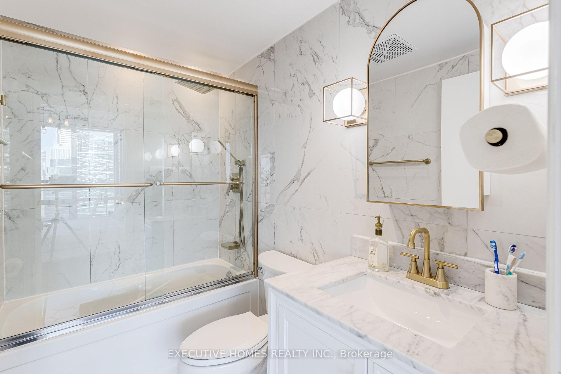 2 Bedrooms Condo at 80 John, Toronto For sale