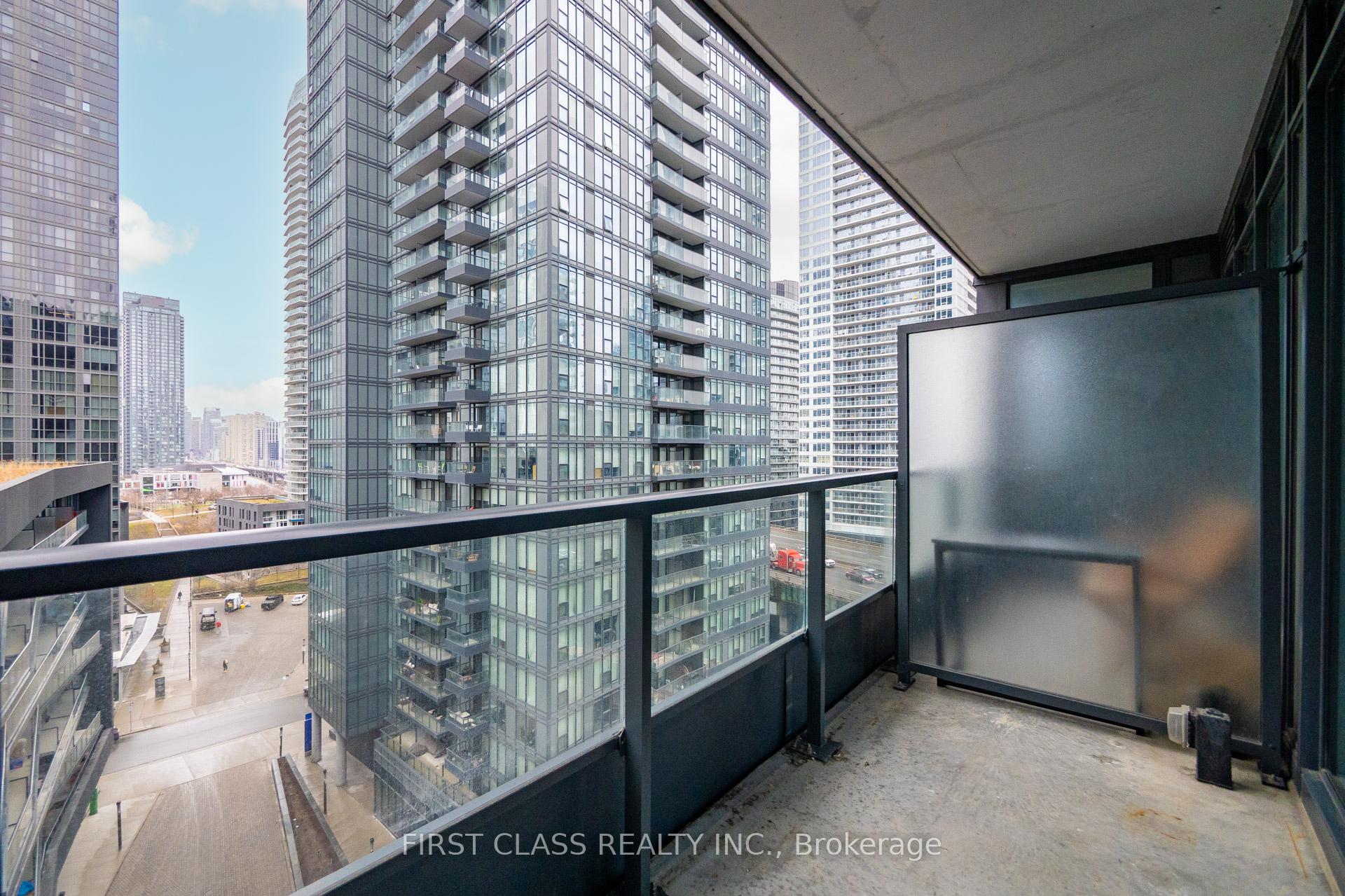 3 Bedrooms Condo at 80 Queens Wharf, Toronto For sale