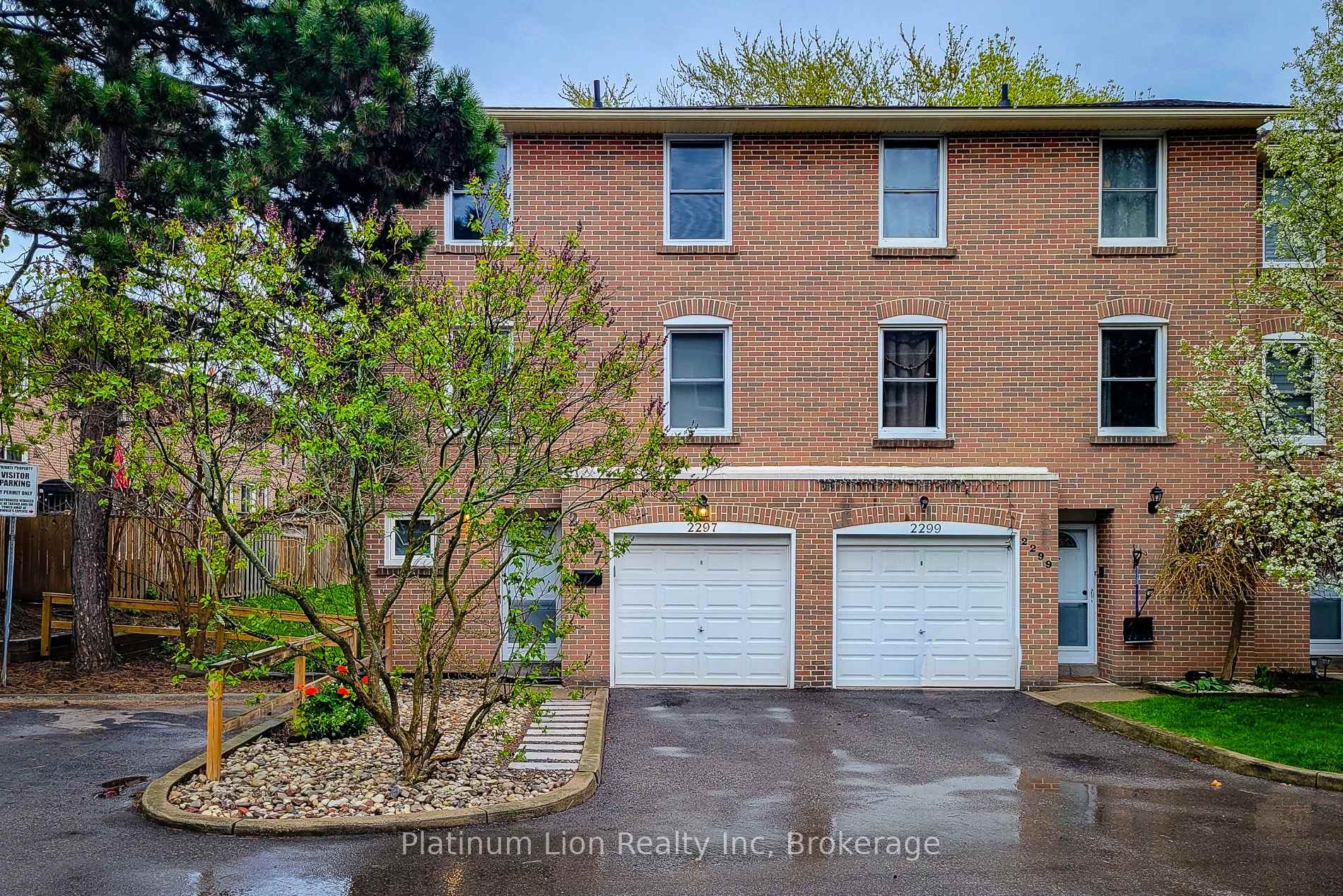 3 Bedrooms Condo at 2297 Mountain Grove, Burlington For sale