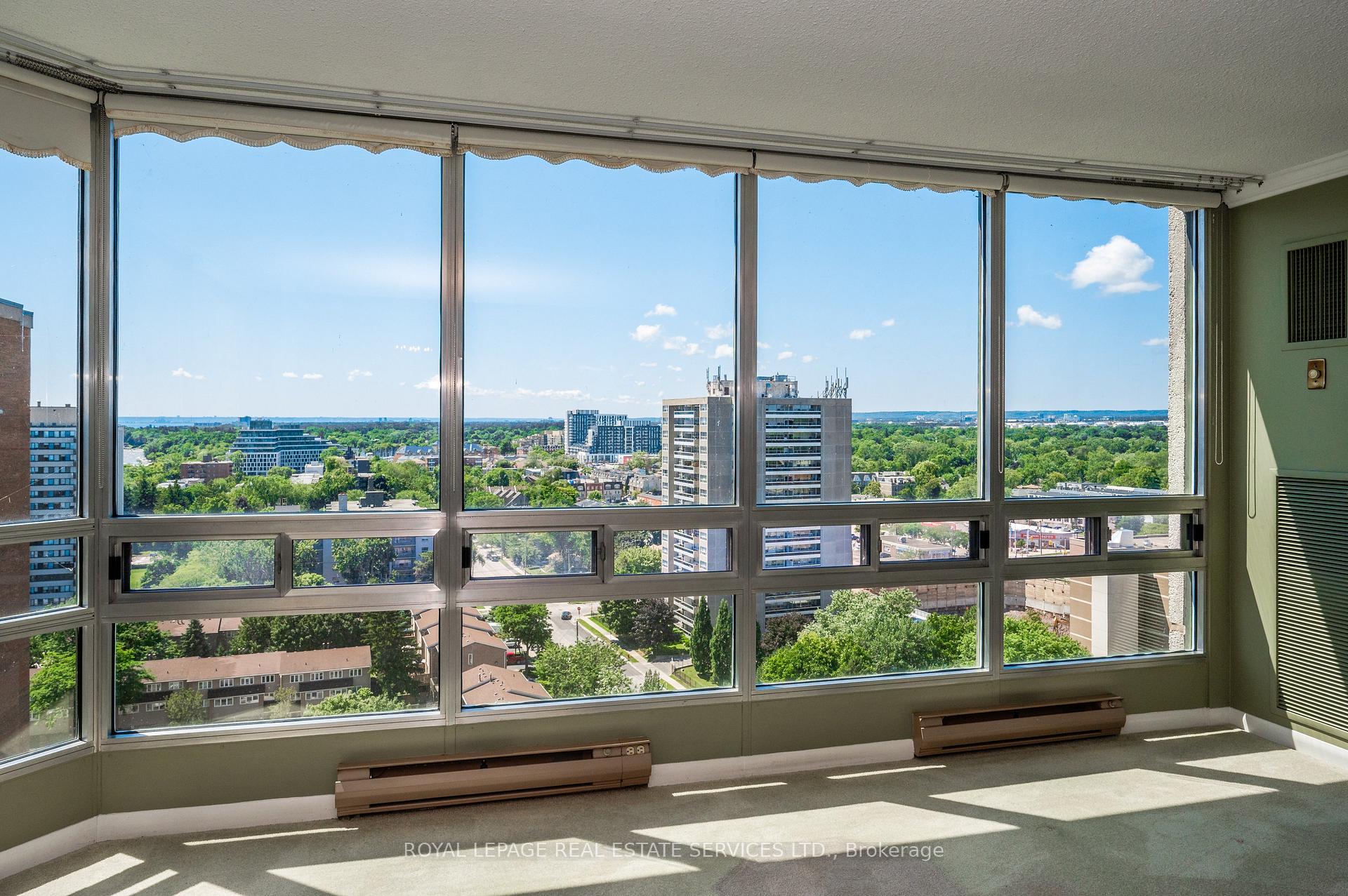 2 Bedrooms Condo at 2180 Marine,  Oakville For sale