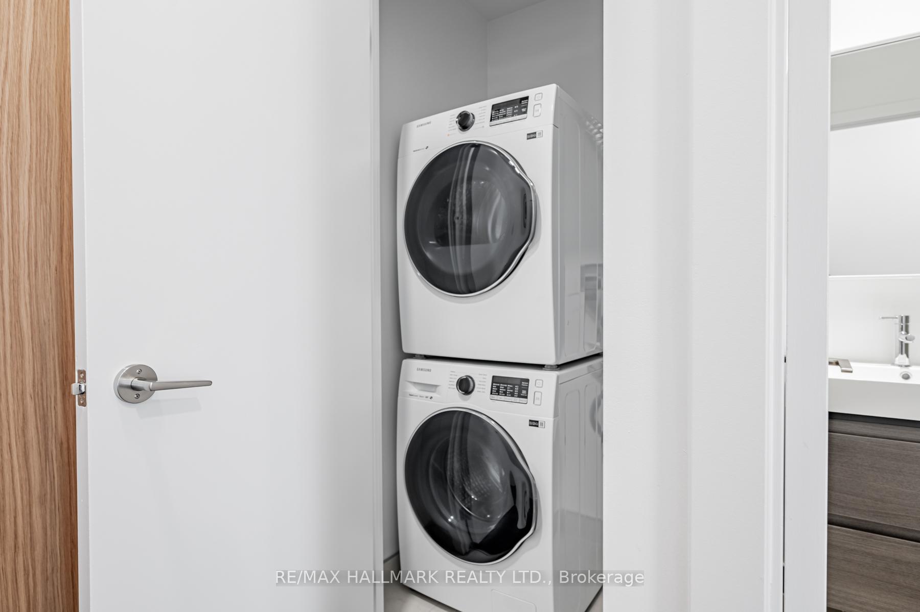 2 Bedrooms Condo at 150 Logan, Toronto For sale