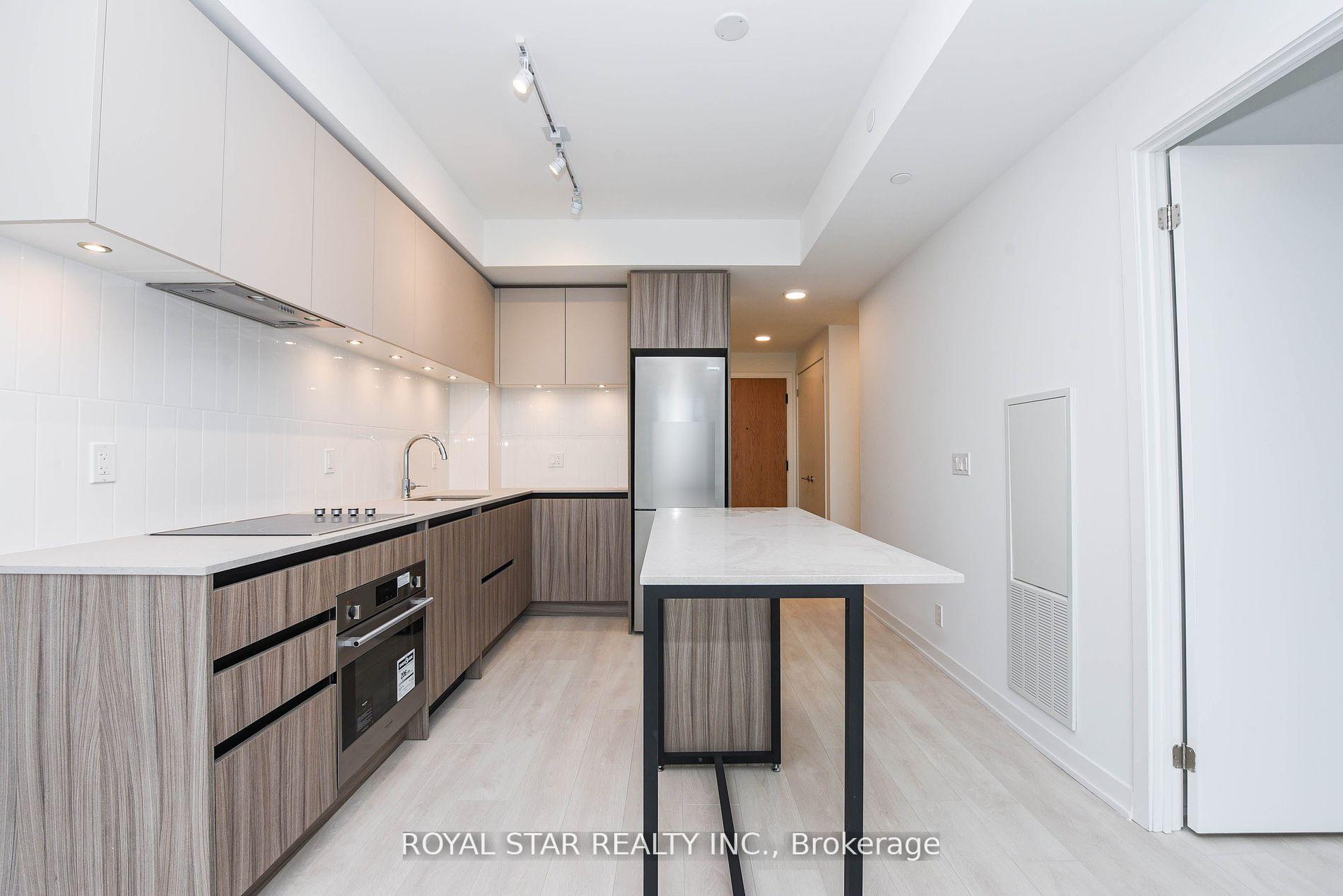 2 Bedrooms Condo at 7950 Bathurst, Vaughan For sale