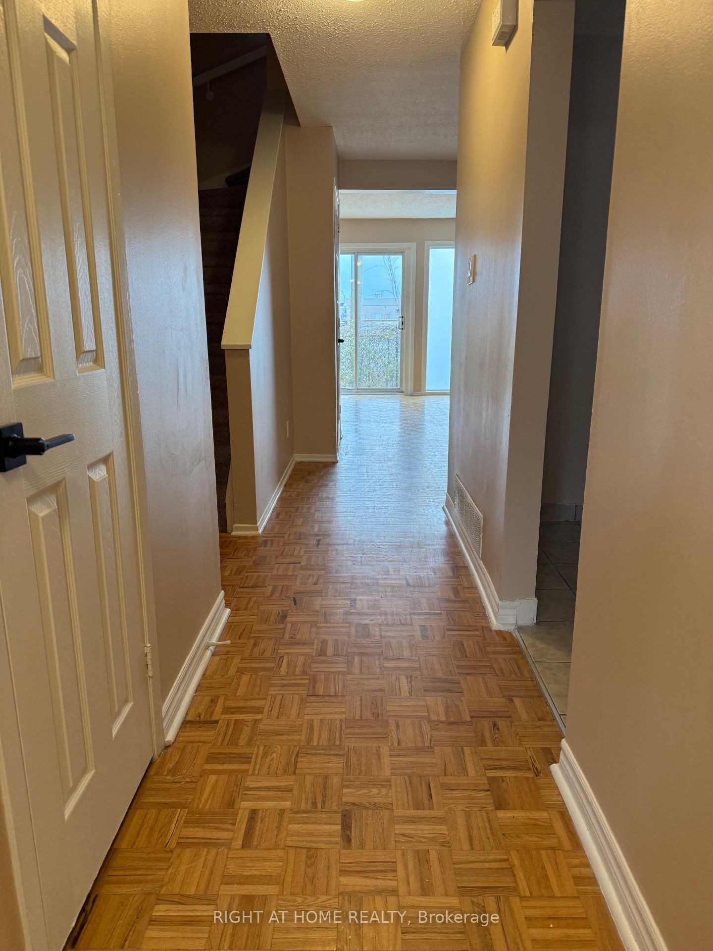 #- - 16 Paddington, HuntClubSouthKeysandArea, ON K1V 0S8