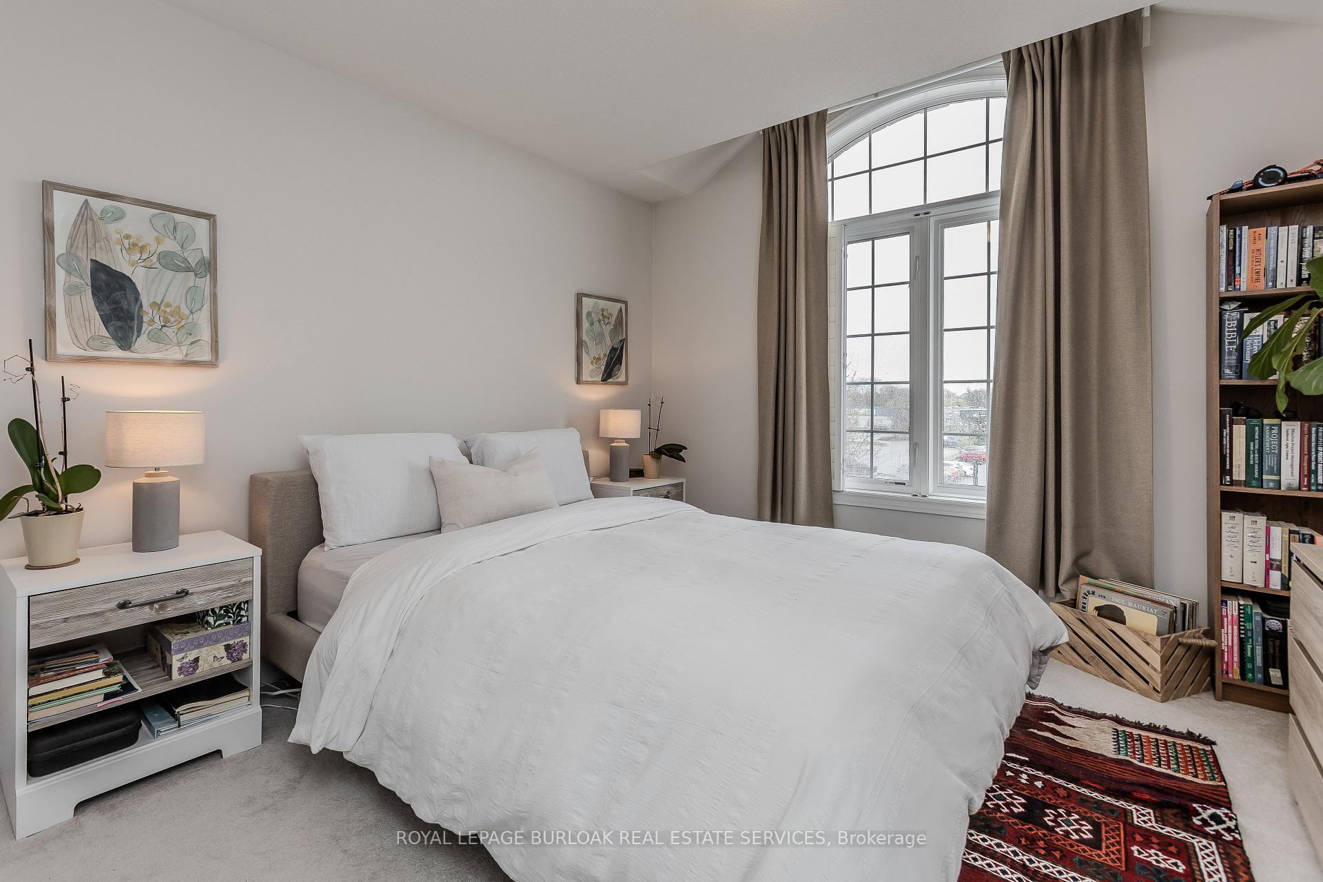 3 Bedrooms Condo at 1401 Plains, Burlington For sale