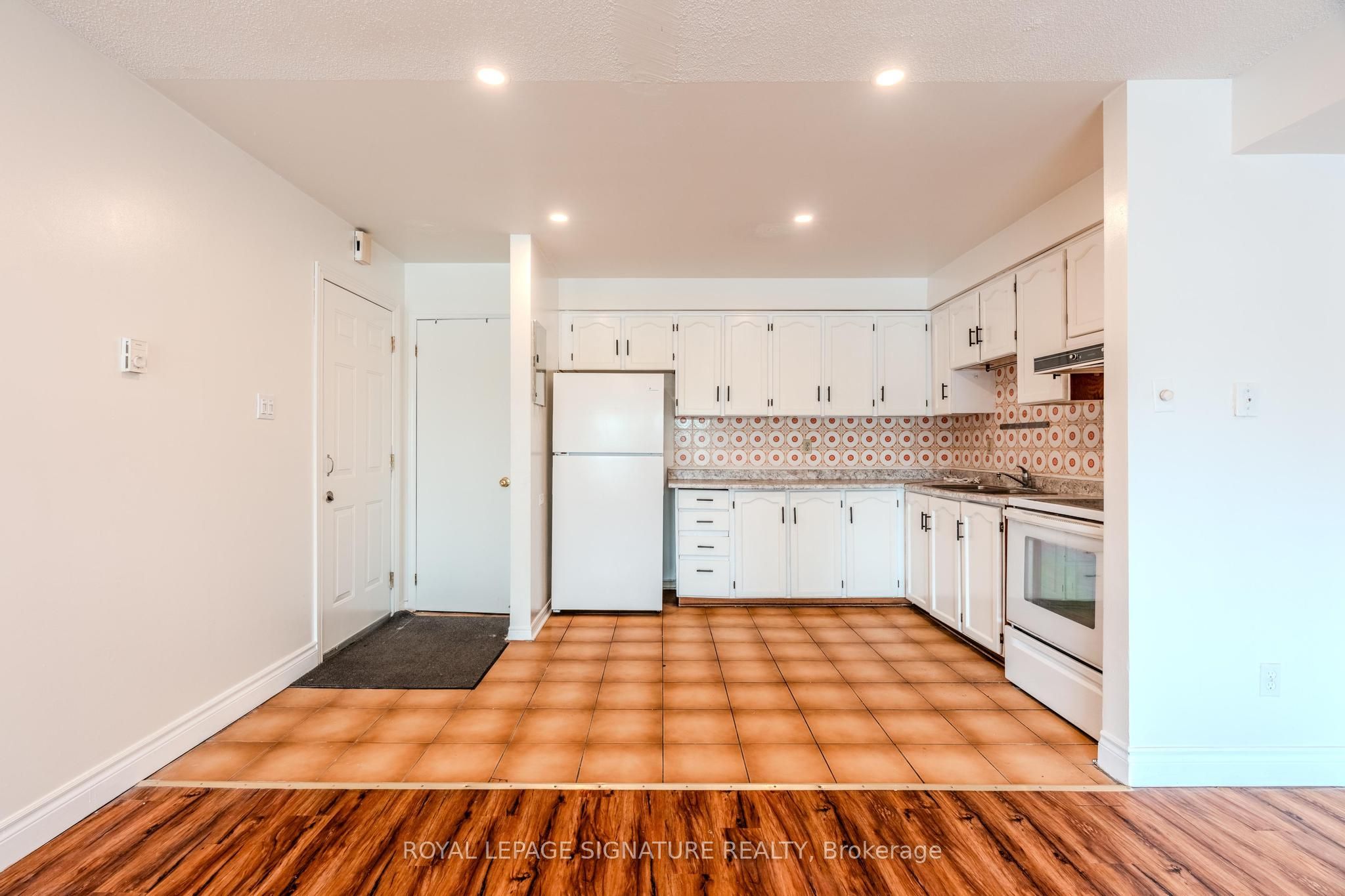 1541 Dundas Street W, #B