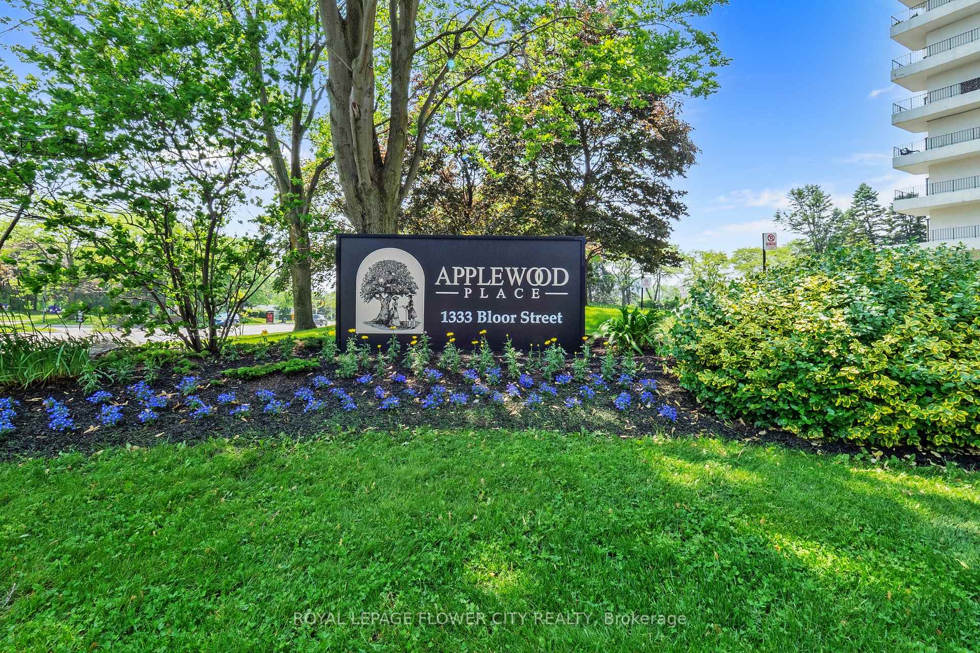 1 Bedroom Condo at 1333 Bloor, Mississauga For sale