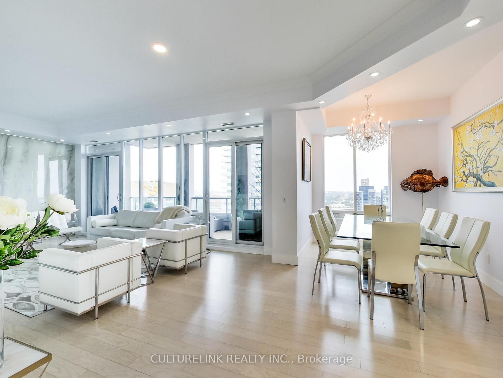 4 Bedrooms Condo at 35 Balmuto, Toronto For sale