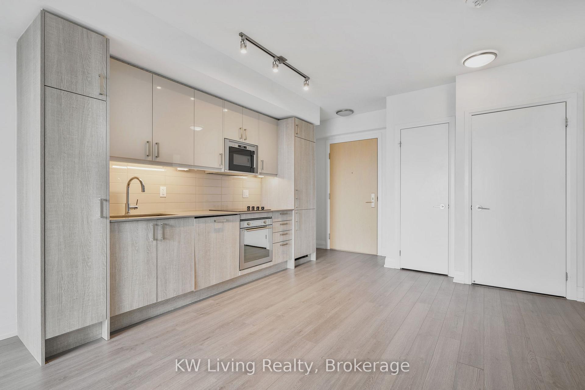 2 Bedrooms Condo at 77 Mutual,  Toronto For sale