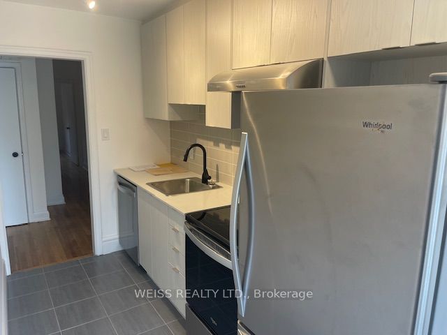 517 Eglinton