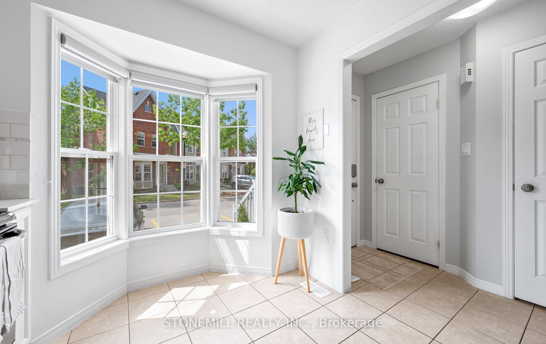 2 Bedrooms Condo at 4200 Kilmer, Burlington For sale