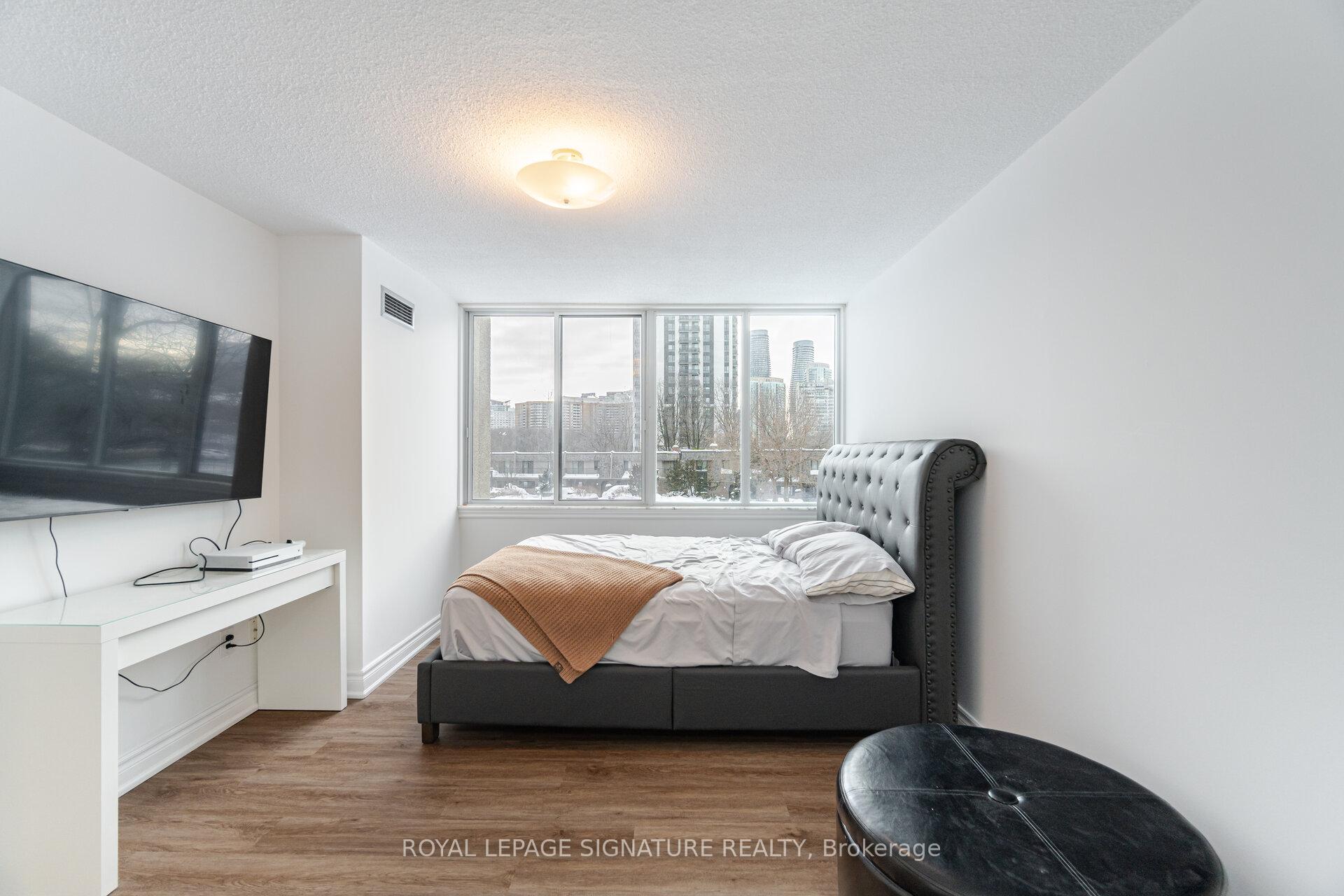 4 Bedrooms Condo at 1300 Mississauga Valley,  Mississauga For sale