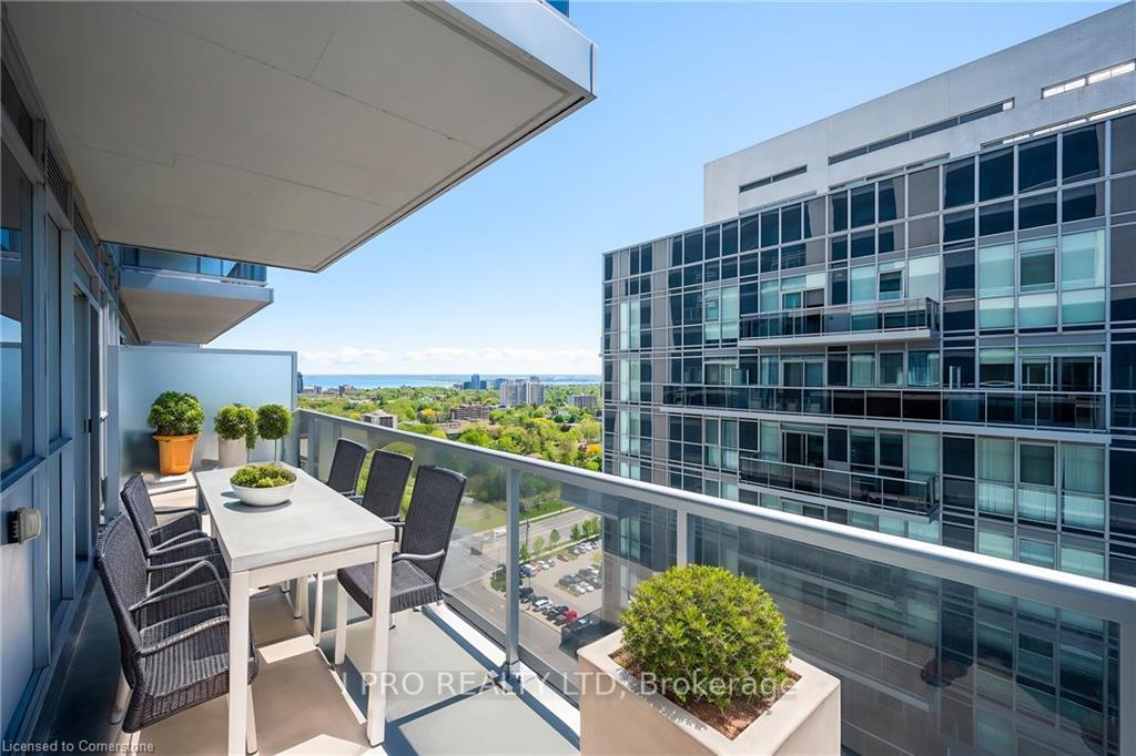 2 Bedrooms Condo at 2087 Fairview, Burlington For sale