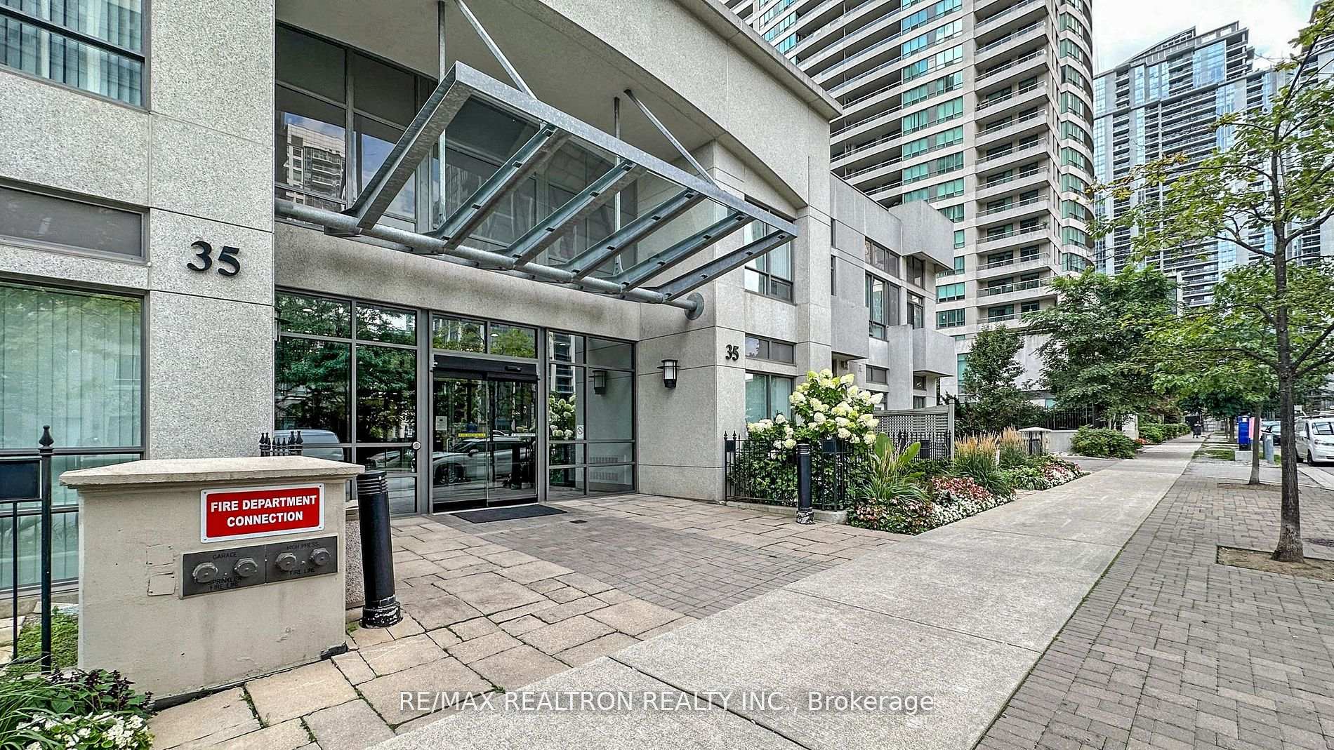 1 Bedroom Condo at 35 Hollywood, Toronto For sale