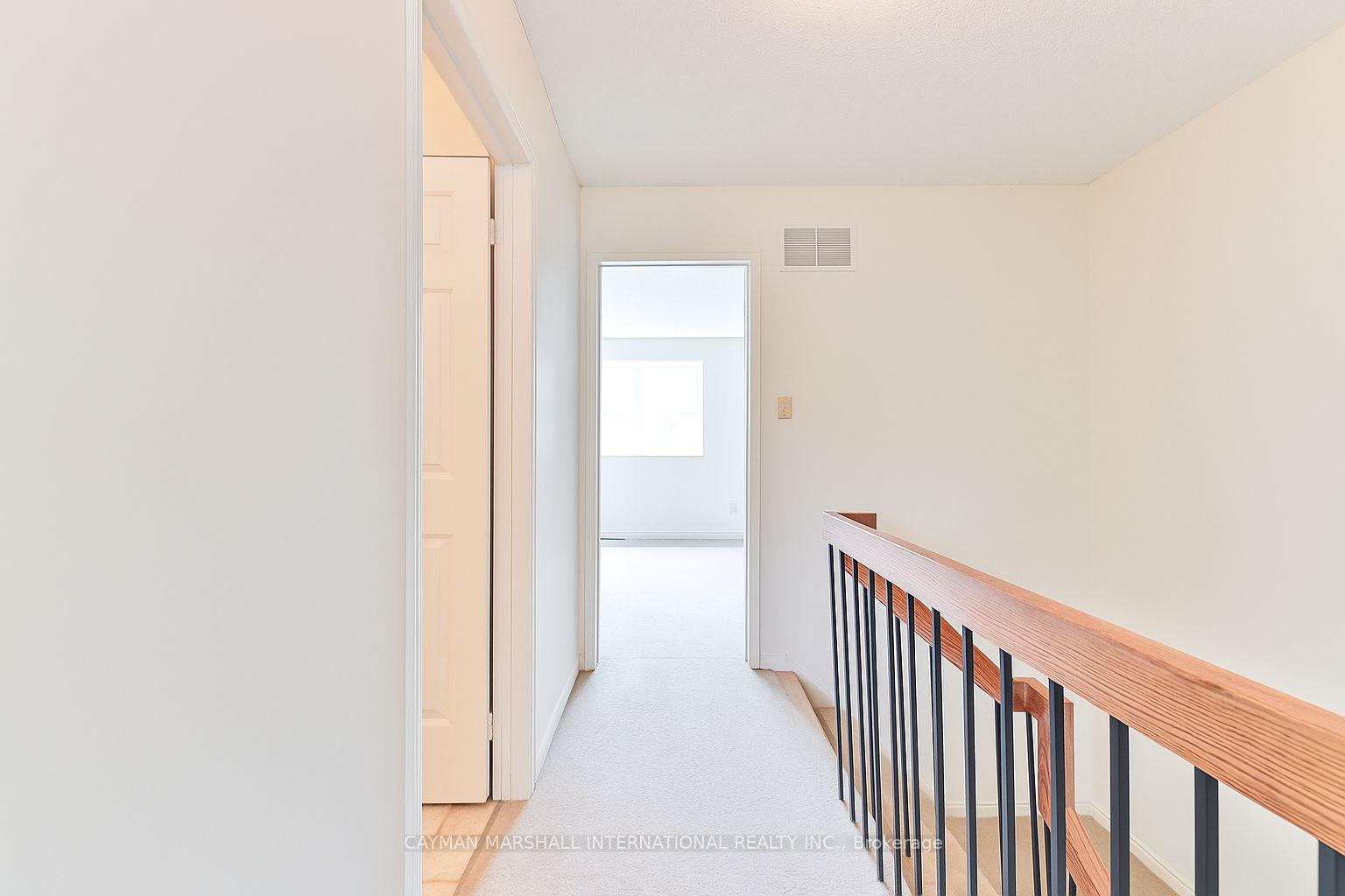 3 Bedrooms Condo at 1160 Walden, Mississauga For sale