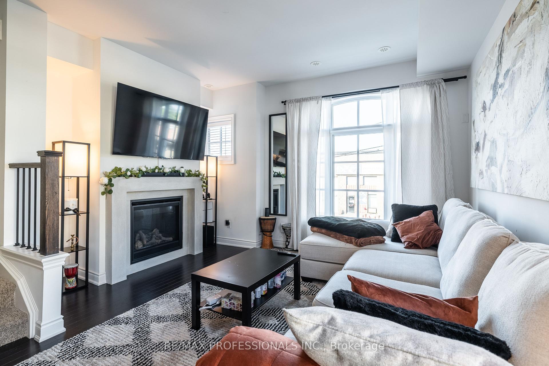 3 Bedrooms Condo at 150 Joymar, Mississauga For sale