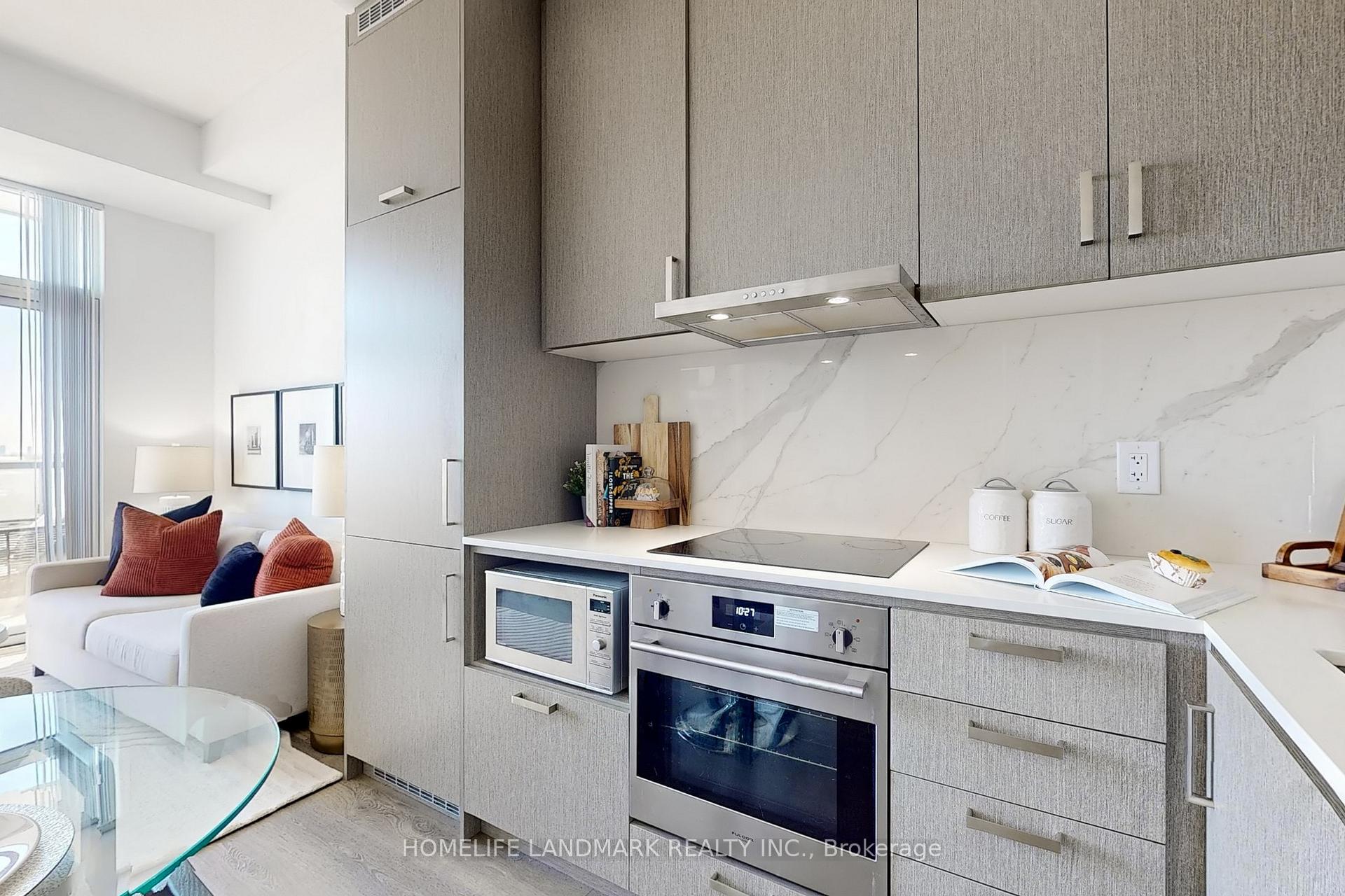 2 Bedrooms Condo at 60 Honeycrisp, Vaughan For sale