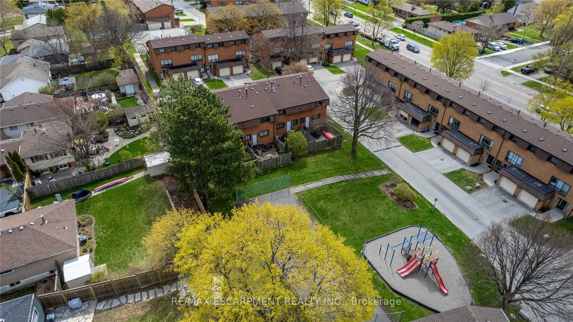 3 Bedrooms Condo at 500 Stone Church,  Hamilton For sale