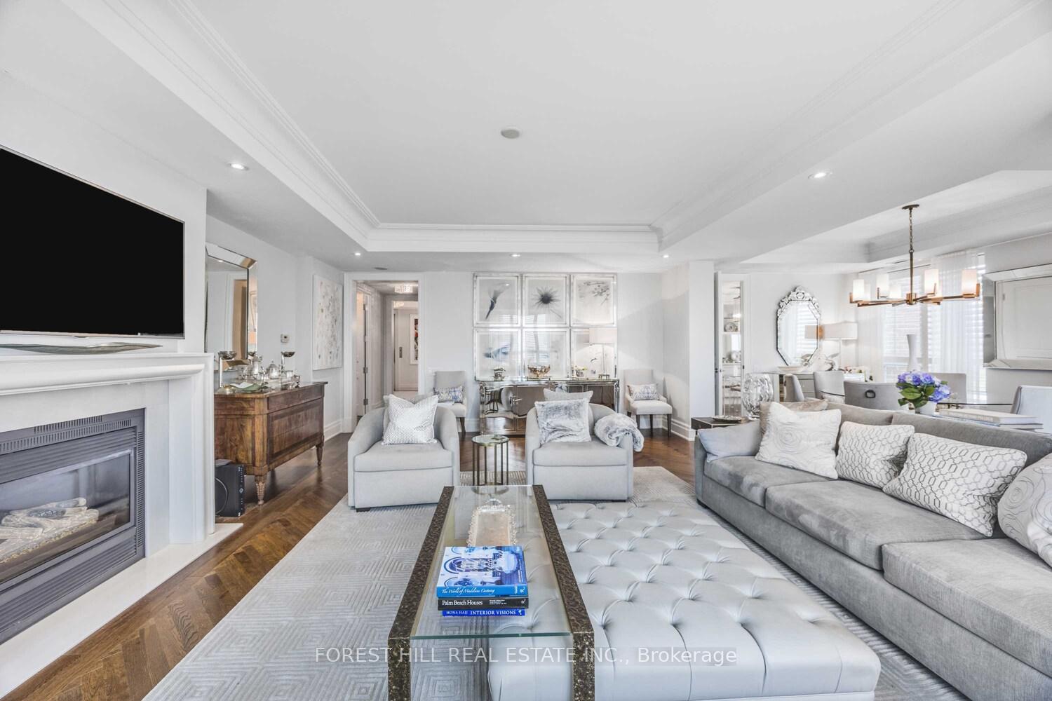 2 Bedrooms Condo at 155 St Clair, Toronto For sale