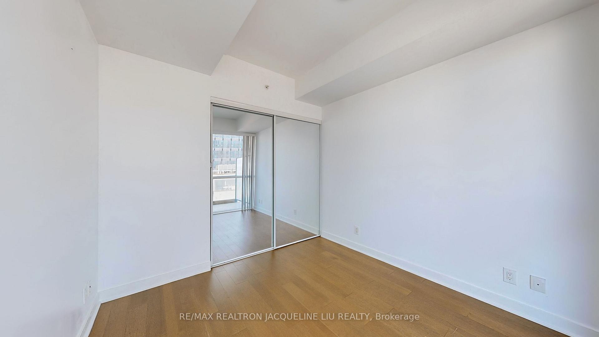 1 Bedroom Condo at 15 Grenville, Toronto For sale