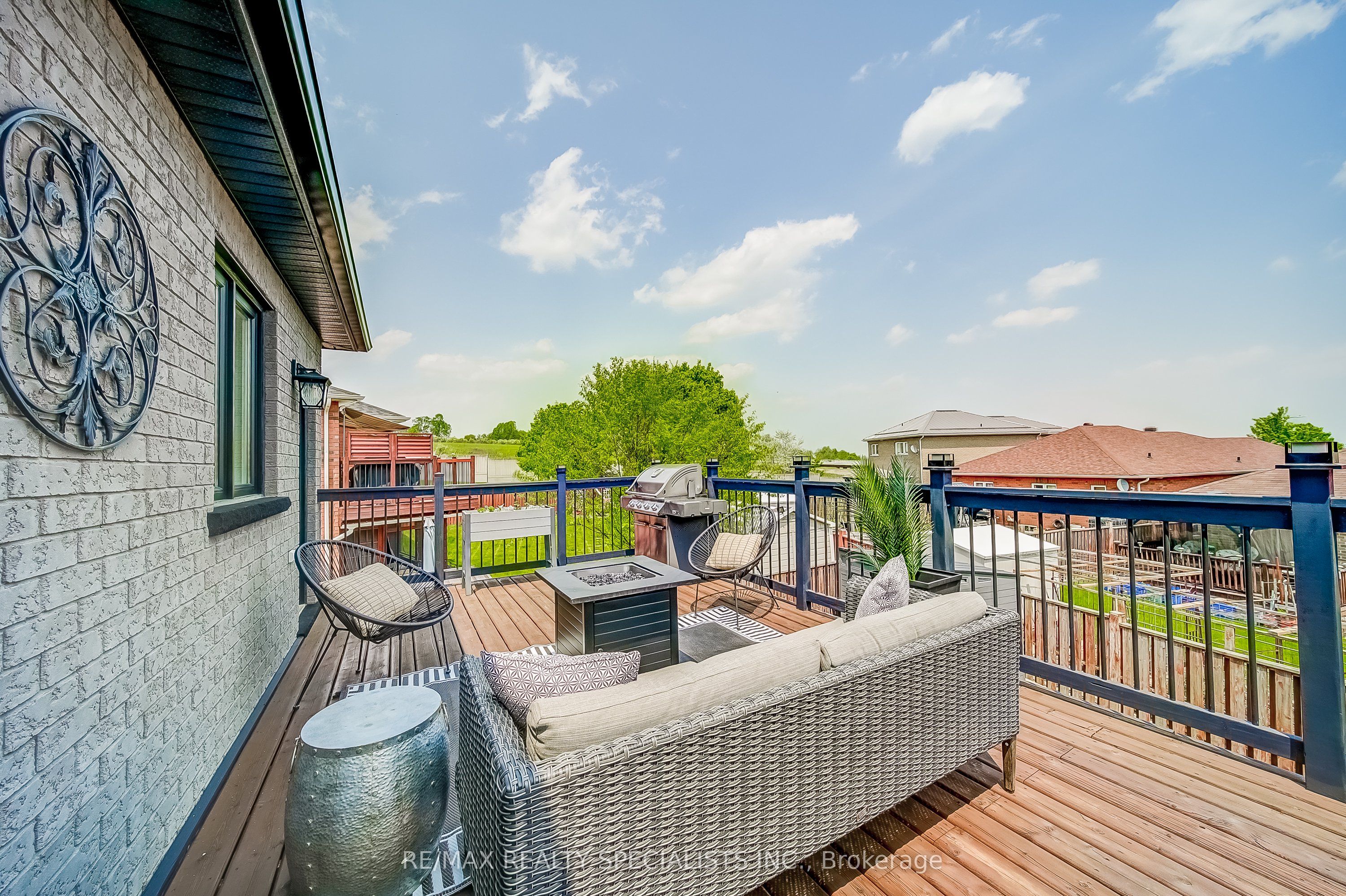 8 Wyman Crescent