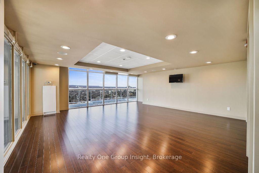 1 Bedroom Condo at 551 Maple,  Burlington For sale