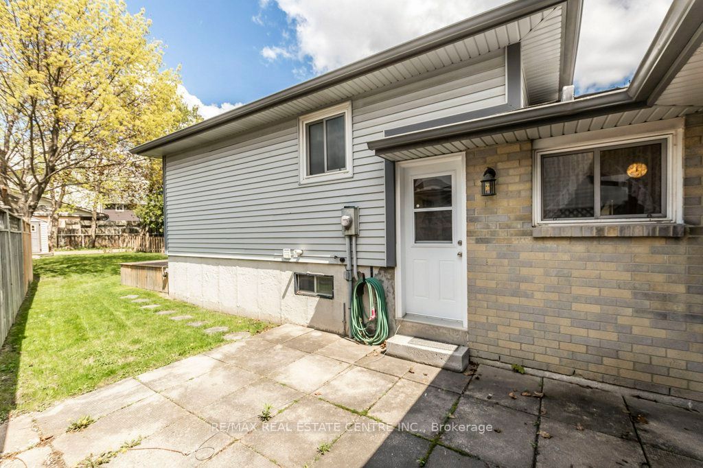 65 Lorne Scots Drive