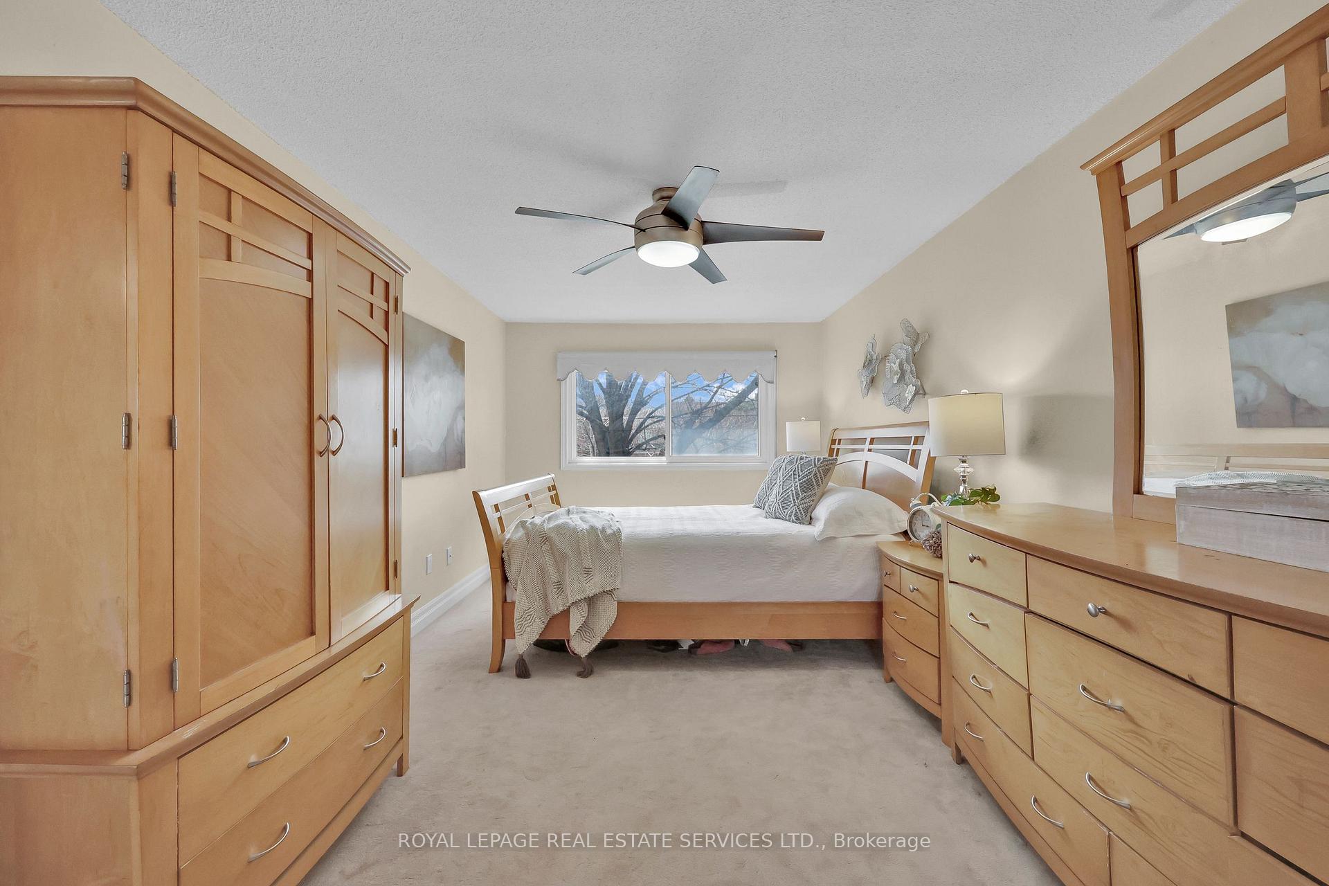 3 Bedrooms Condo at 3125 Fifth, Mississauga For sale
