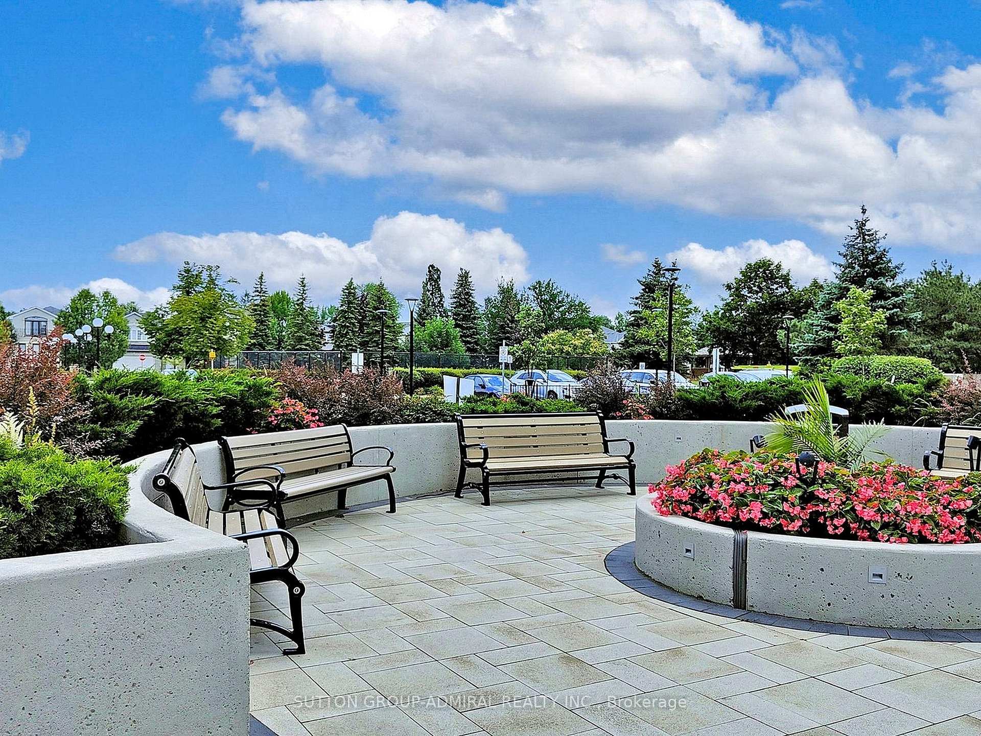 2 Bedrooms Condo at 11 Townsgate,  Vaughan For sale