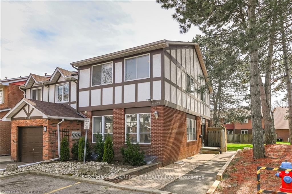 3 Bedrooms Condo at 4199 Longmoor, Burlington For sale