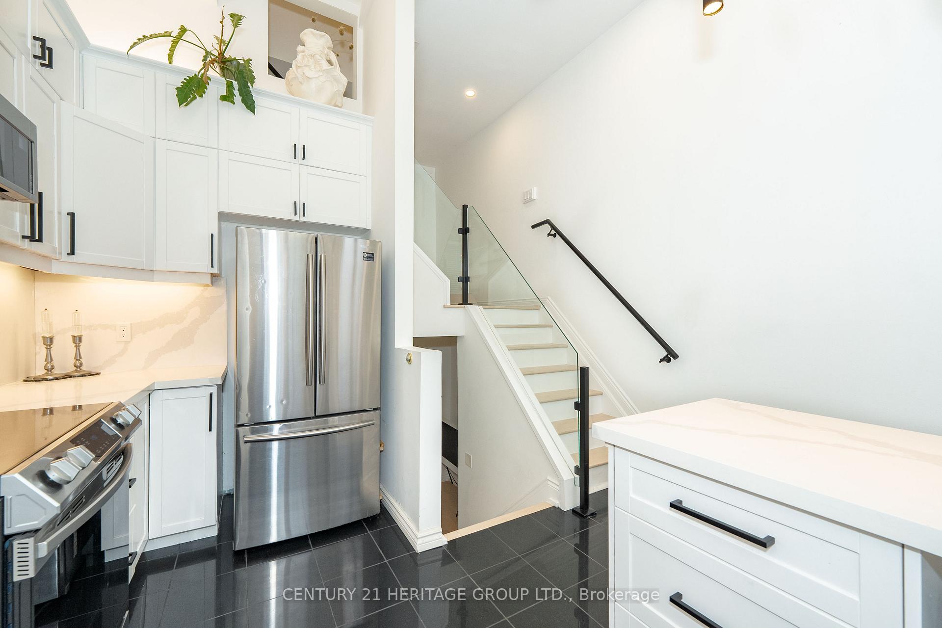 3 Bedrooms Condo at 280 Sherbourne, Toronto For sale