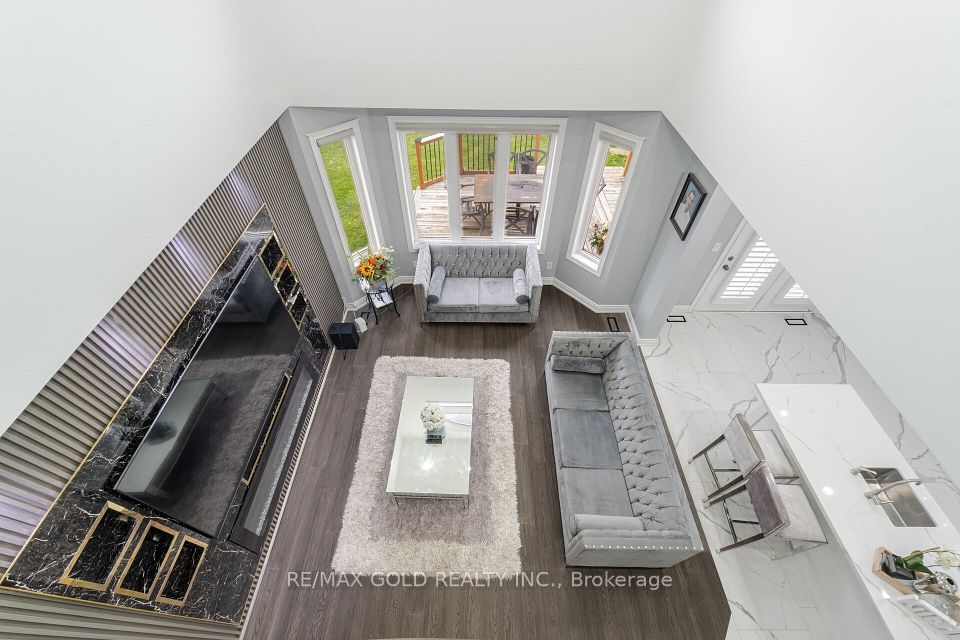44 Eaglesprings Crescent