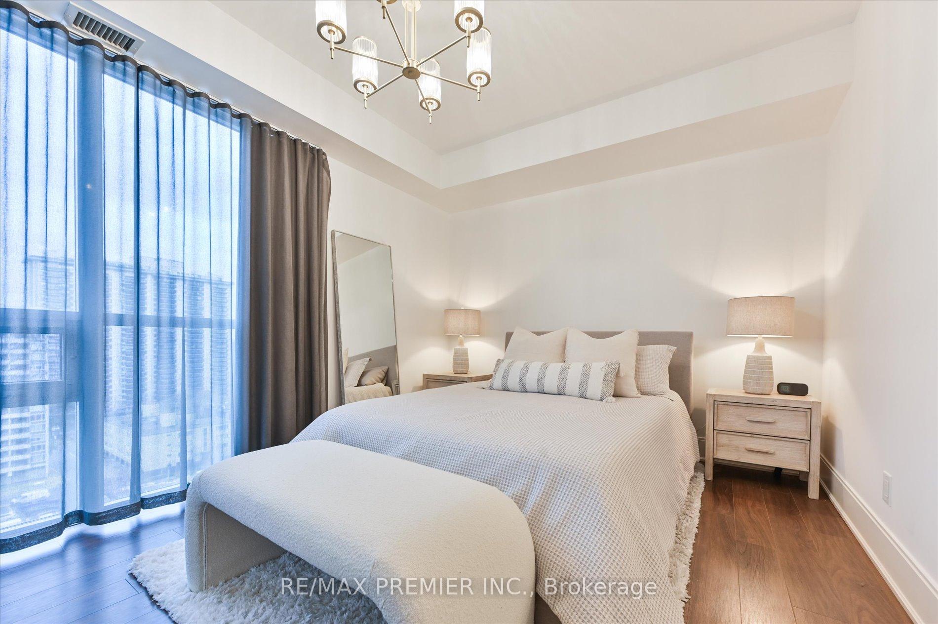 3 Bedrooms Condo at 25 Broadway, Toronto For sale