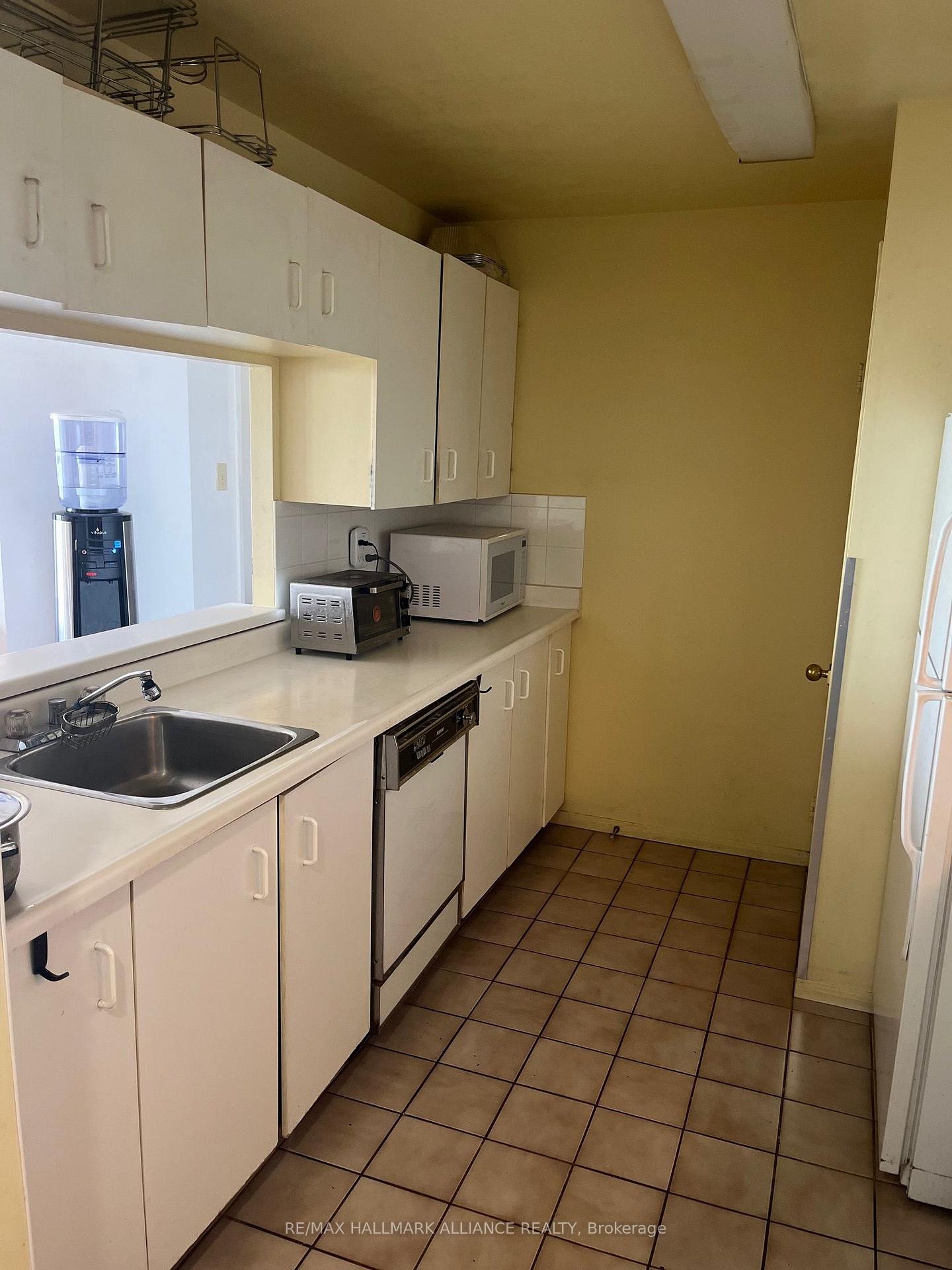 1 Bedroom Co-op at 4205 Shipp, Mississauga For sale