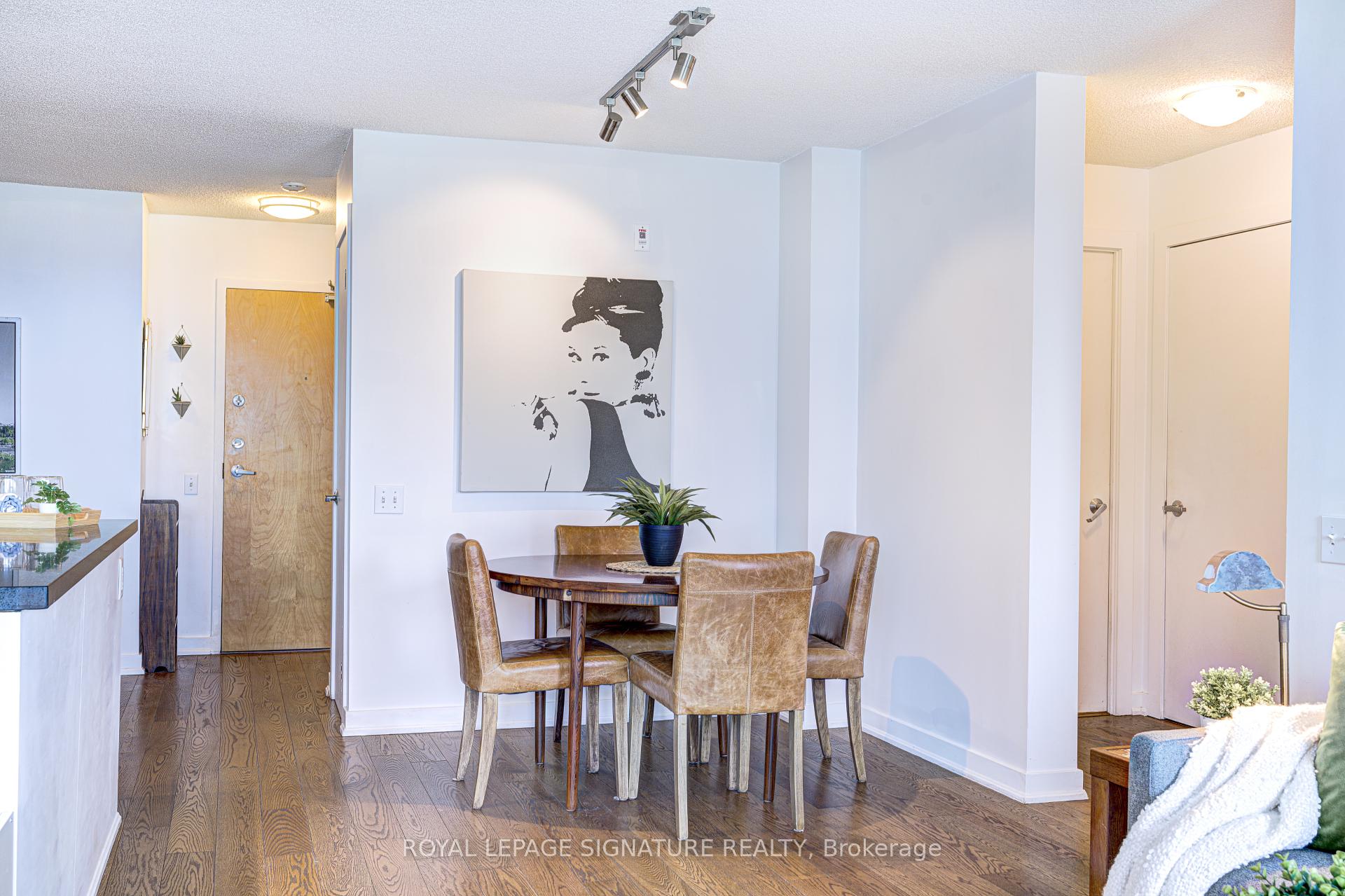 2 Bedrooms Condo at 77 Lombard, Toronto For sale