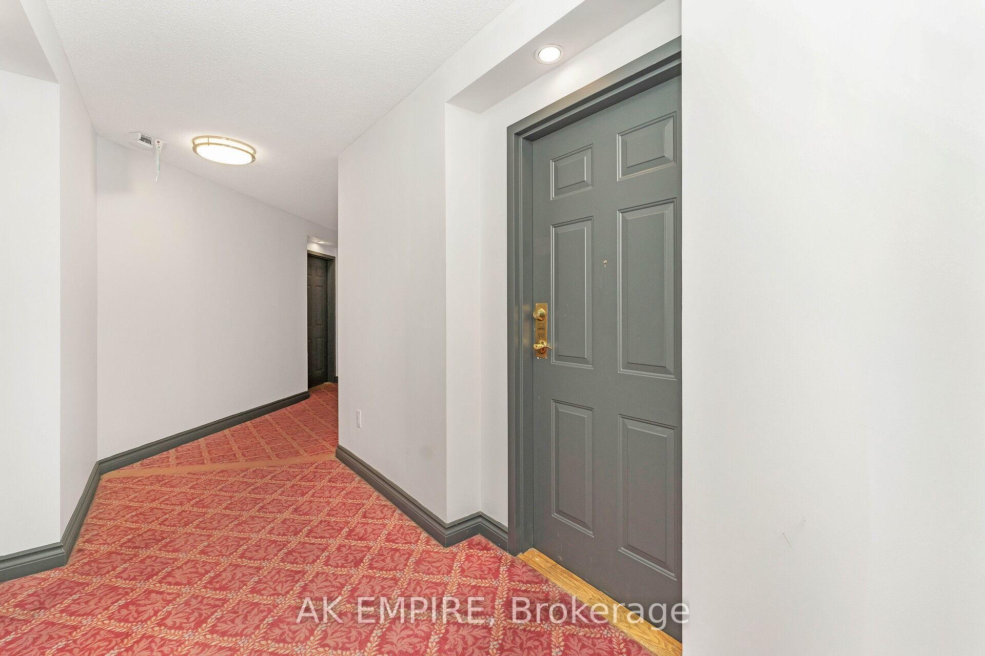 3 Bedrooms Condo at 250 Webb, Mississauga For sale