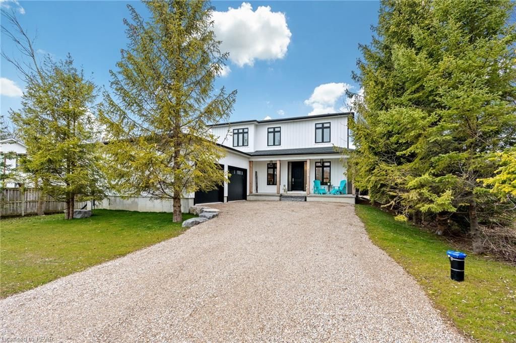 View of the front of the Home from the entrance to the Driveway.