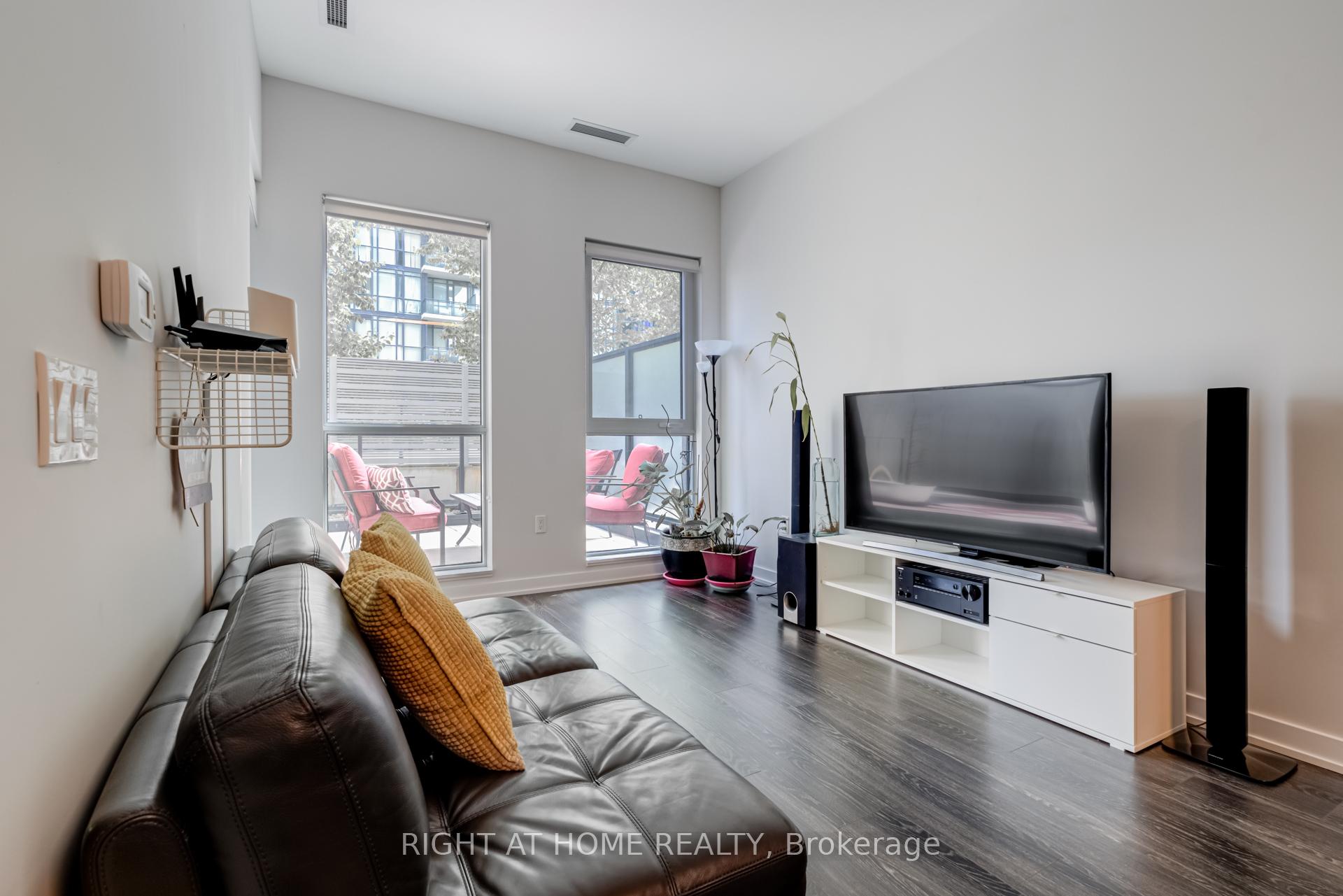 2 Bedrooms Condo at 4085 Parkside Village, Mississauga For sale