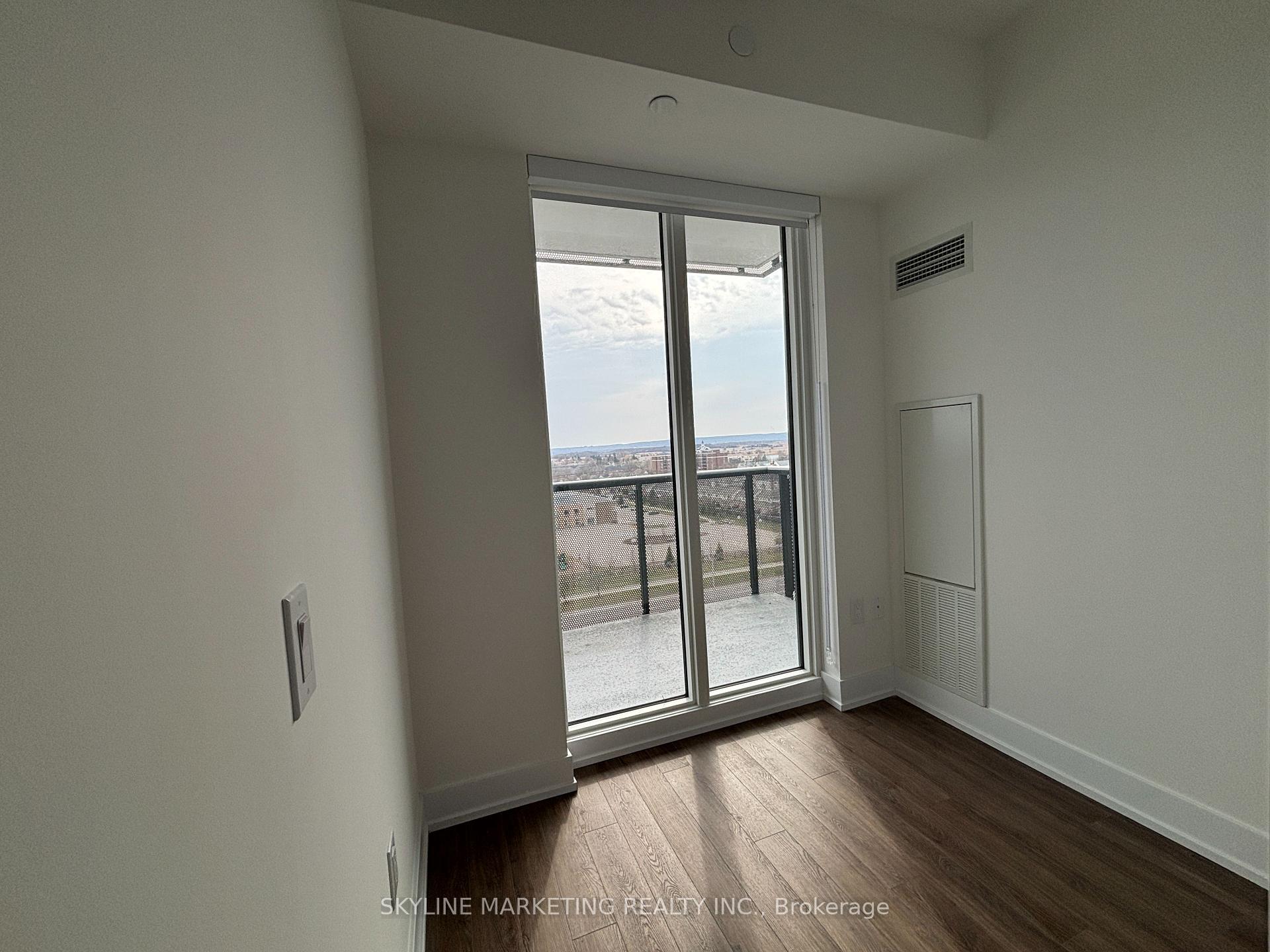 3 Bedrooms Condo at 2450 Old Bronte, Oakville For sale