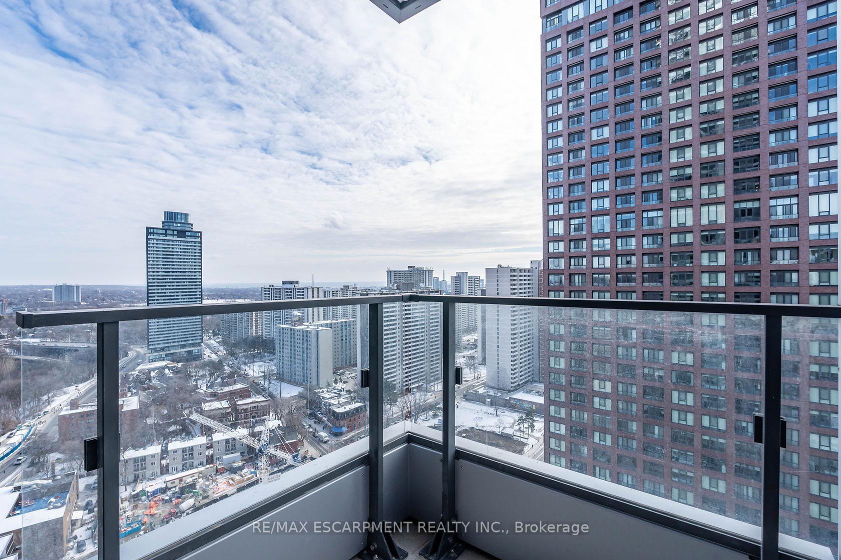 2 Bedrooms Condo at 395 Bloor, Toronto For sale